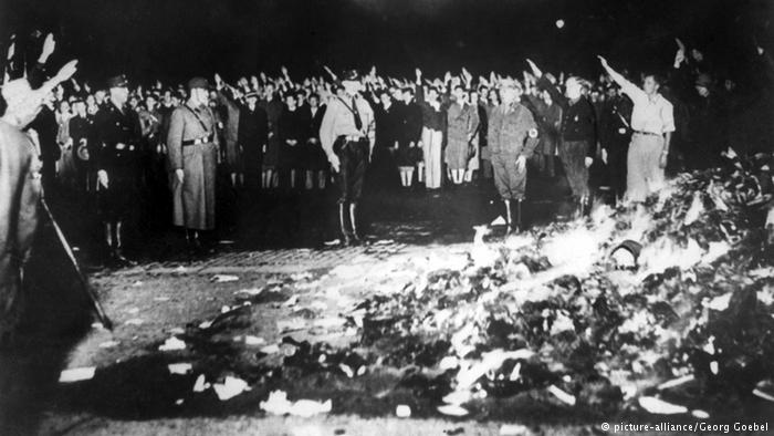 quema-de-libros-por-los-nazis